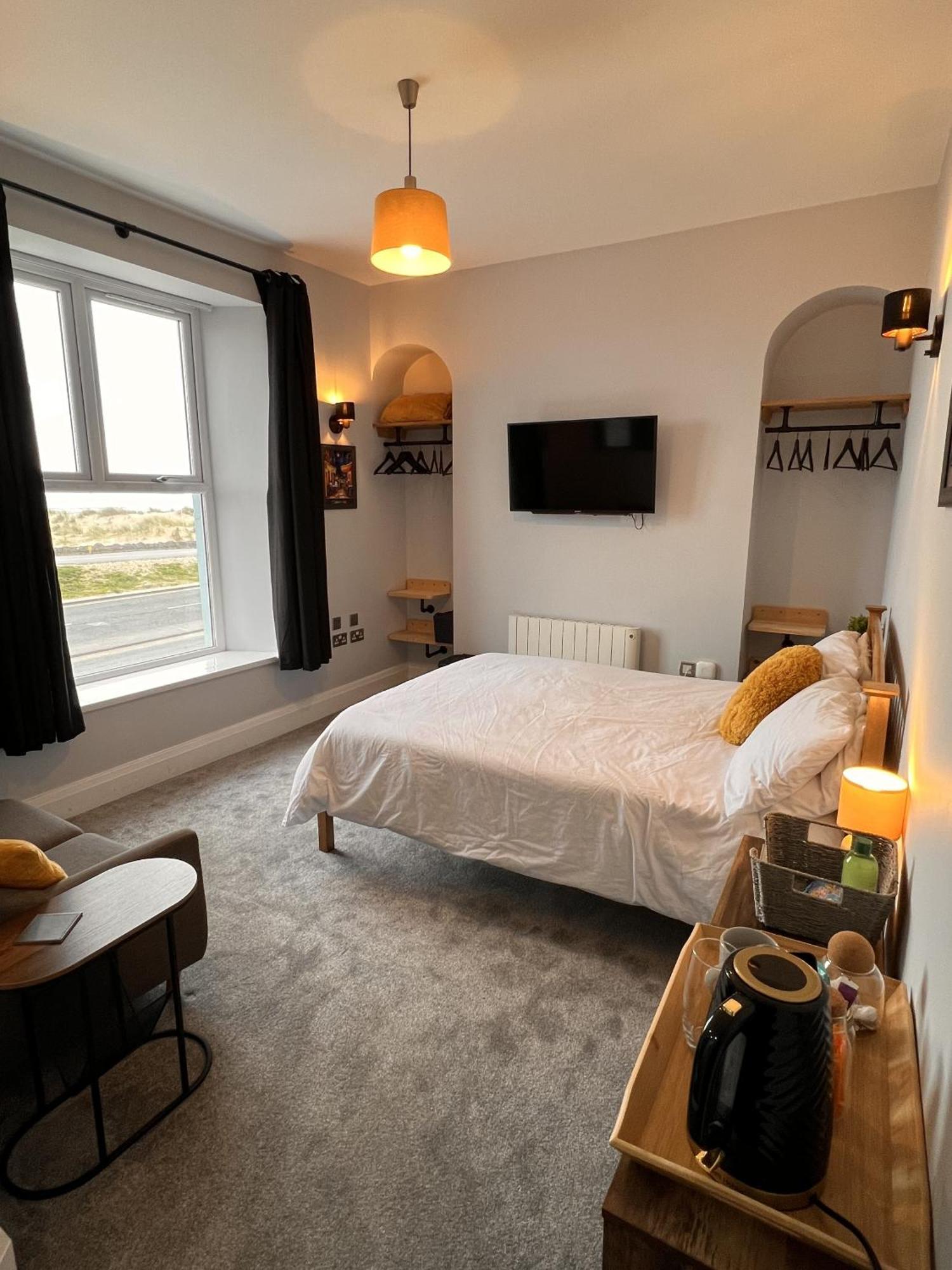 Hoopers Sandy Beach Guest Rooms Свонсі Номер фото