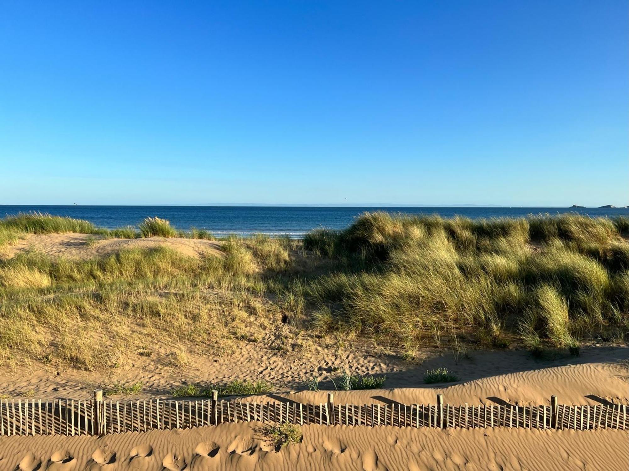 Hoopers Sandy Beach Guest Rooms Свонсі Екстер'єр фото