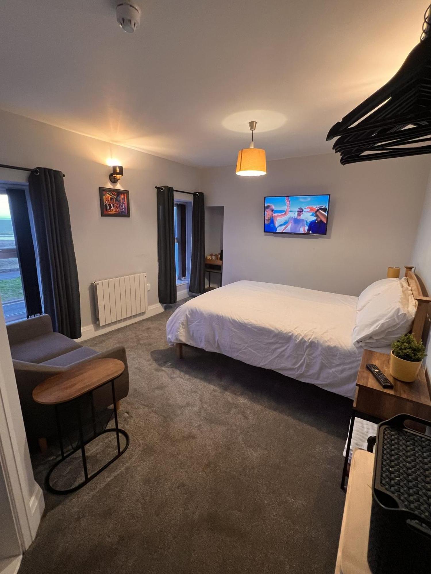 Hoopers Sandy Beach Guest Rooms Свонсі Екстер'єр фото